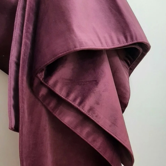 TAHARI 16 x 90 Eggplant Table Runner - Picture 5 of 16